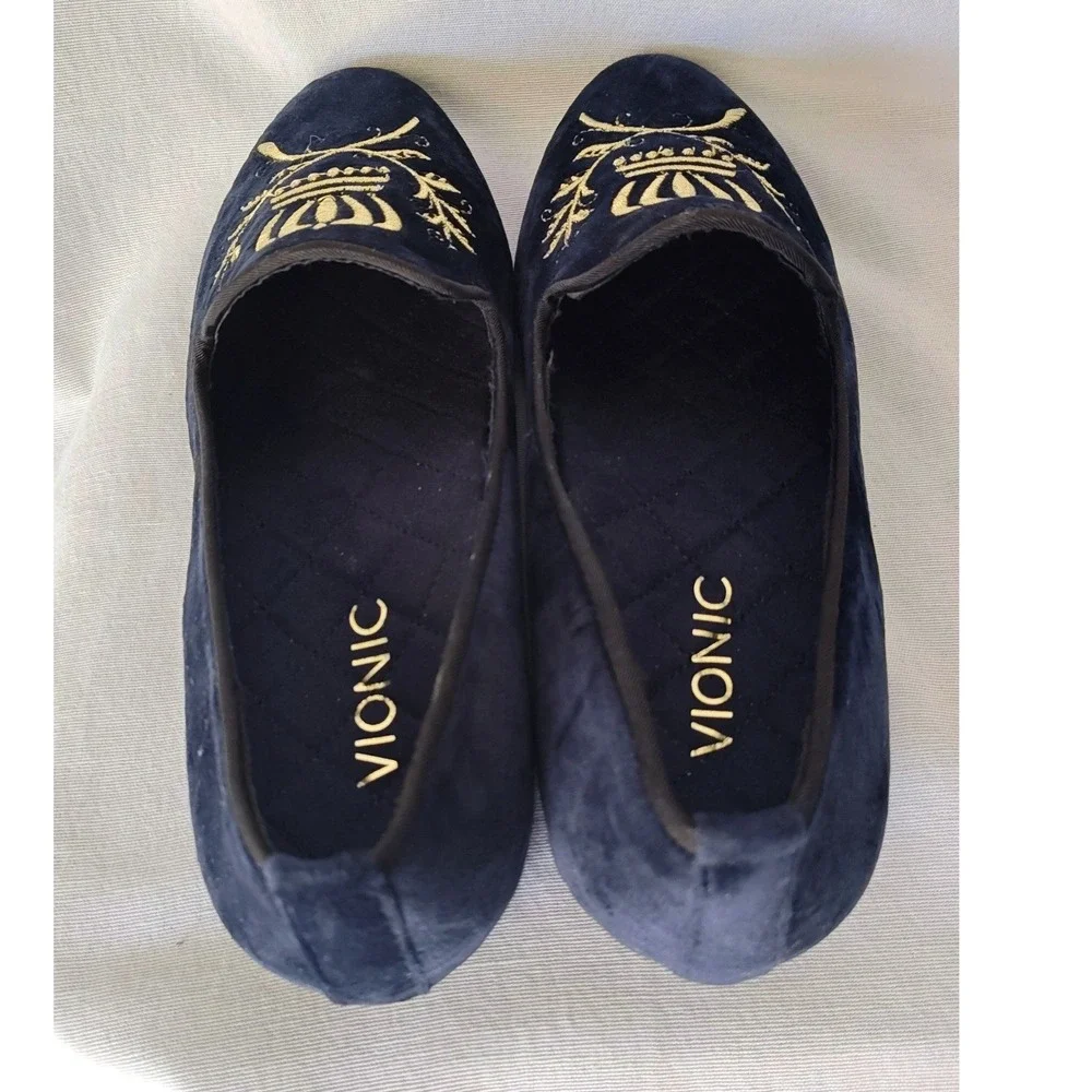 Vionic Romi Loafer Smoking Slippers Navy Blue Velvet Gold Embroidered Crest  8.5